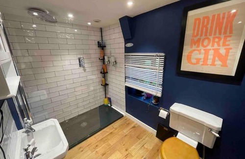 Nunney Casa | Picturesque cottage with hot tub, near Frome