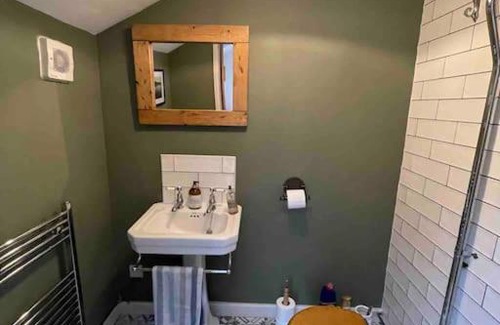 Nunney Casa | Picturesque cottage with hot tub, near Frome