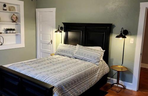 Midway Casa | Picturesque Cottage with Pond Views Great for Family Getaways in Georgia
