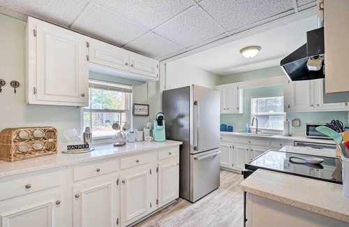 Tranquil Harbour Casa | Picturesque Duplex Unit, 1/2 Mi to the Beach!