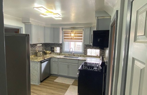 Detroit Casa | Charming 3-bedroom house in brilliant Detroit with WiFi, AC