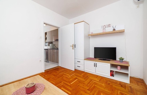Dramalj Apartamento | Pintoresco piso a 150 metros de la playa con jacuzzi, piscina, vistas al mar, billar