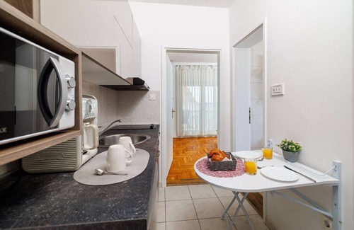 Dramalj Apartamento | Pintoresco piso a 150 metros de la playa con jacuzzi, piscina, vistas al mar, billar
