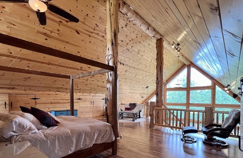 Parkland County Cabina | Picturesque Log House Getaway