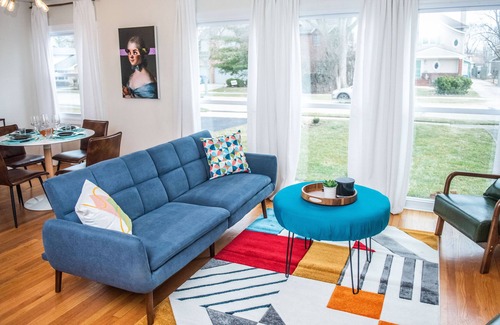 Highland Park Casa | Picturesque! Mid Mod Home - 20min from Chicago!