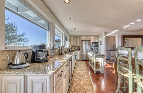 Newberg Casa | Great Deals on Summer Stays!