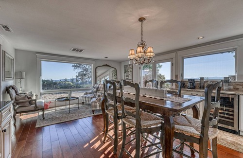 Newberg Casa | Great Deals on Summer Stays!