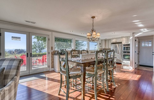 Newberg Casa | Great Deals on Summer Stays!