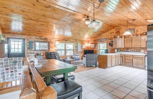 Phoenix Casa | Picturesque Phoenix Vacation Home on Oswego River!