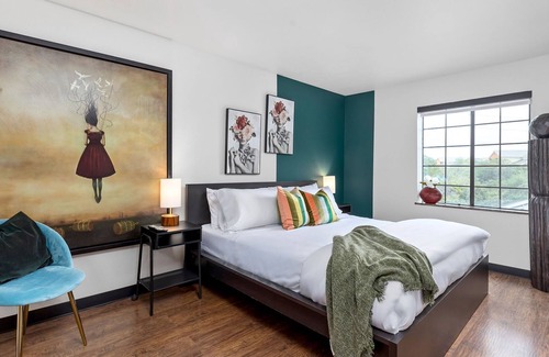 Wetmore Apartamento | Picturesque Pool View w/King Bed at La Cantera