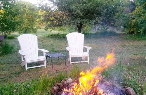 Meaford Cabaña | Pintoresco School House Retreat