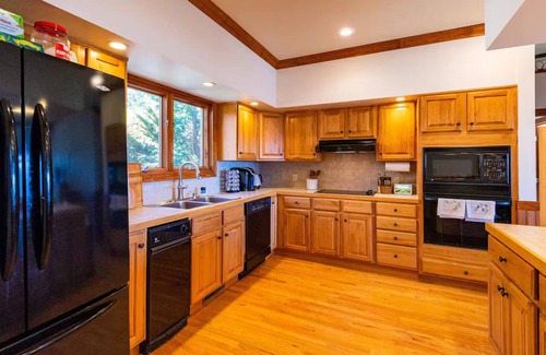 Sapphire Casa | Picturesque views of Sapphire and Lonesome Valley