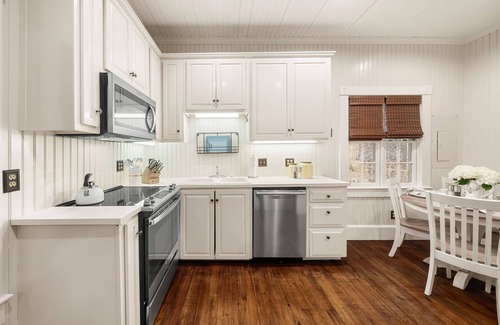 Hendersonville Casa | Piedmont Kitchen House | Charming Cottage on 65 Acres Near Hendersonville