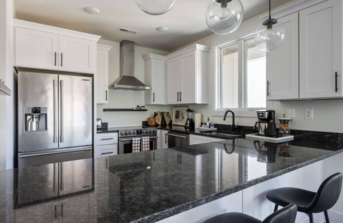 Wayland Park Apartamento | Piedmont Place 304| Lux Vineyard & Brewery Getaway in the Heart of Crozet | Pet Friendly