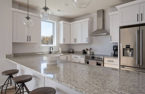 Crozet Apartamento | Piedmont Place 401 | Lux Vineyard & Brewery Getaway in the Heart of Crozet | Pet Friendly