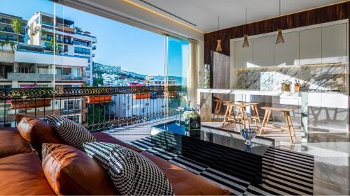 Romantic Zone Casa | PIER 57 - 608 New & Luxurious 2 BR Romantic Zone