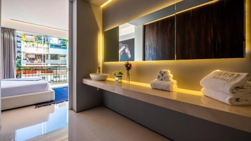 Romantic Zone Casa | PIER 57 - 608 New & Luxurious 2 BR Romantic Zone