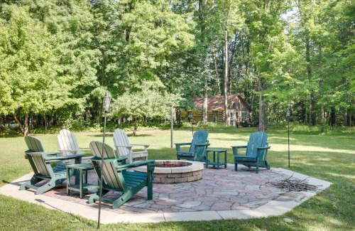 Park Falls Casa | Pier and Lake-View Patio Wisconsin Northwoods Cabin