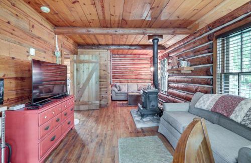 Park Falls Casa | Pier and Lake-View Patio Wisconsin Northwoods Cabin