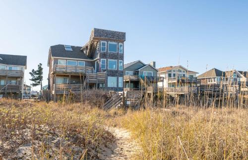 Nags Head Casa | Pier House - K1009, Unique Oceanfront Retreat in Nags Head, Indoor Pool!