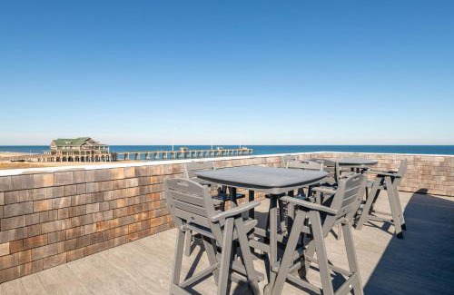 Nags Head Casa | Pier House - K1009, Unique Oceanfront Retreat in Nags Head, Indoor Pool!
