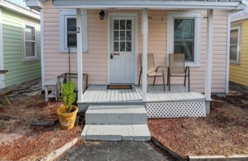 Kure Beach Cabaña | Pier View 2 - Beautifully Renovated 2-bedroom Cottage. Enjoy the Local Charm of Pleasure Island! 2 Cottage by Redawning