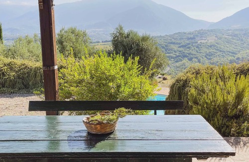 Castiglione a Casauria Apartamento | Pietra Pizzuta Country House "Morrone" in the heart of Abruzzo. 1 pool