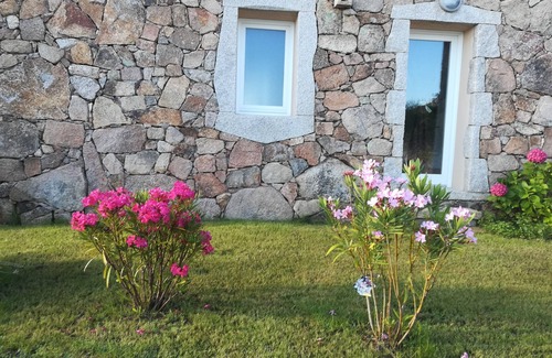 Porto San Paolo Apartamento | Casa "Pietre" - RODEADA DE VERDE Y ESPECTACULAR PANORAMA