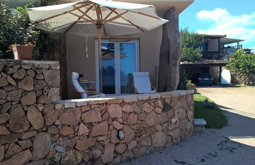 Porto San Paolo Apartamento | Casa "Pietre" - RODEADA DE VERDE Y ESPECTACULAR PANORAMA