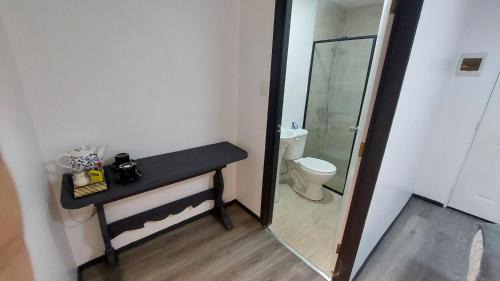 Los Angeles Hotel | Pieza independiente con baño privado