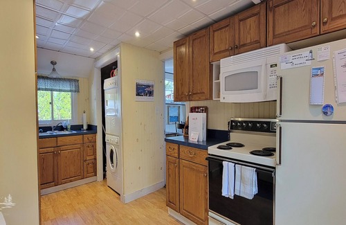 Southport Cabina | Piffi Biff: Watch Whales & Lobster Boats from This Classic Oceanfront Gem!