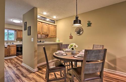 Pigeon Forge Apartamento | Pigeon Forge Condo with Balcony 5 Mi to Attractions
