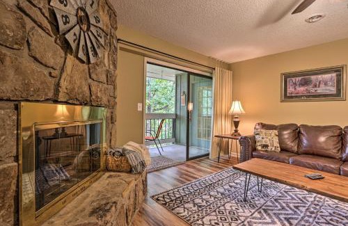 Pigeon Forge Apartamento | Pigeon Forge Condo with Balcony 5 Mi to Attractions