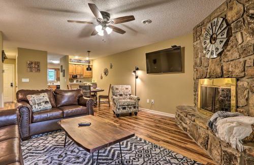 Pigeon Forge Apartamento | Pigeon Forge Condo with Balcony 5 Mi to Attractions