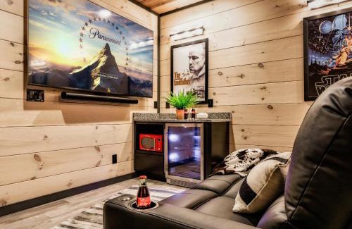 Sevierville Casa | Pigeon Forge Large Cabins Sleeps Up to 66 Water Park Access