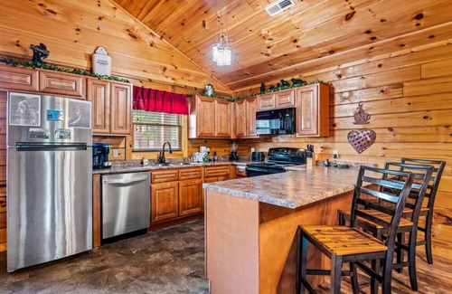Pigeon Forge Cabina | Cinematic Splash: Cabina Smoky Mtn POOL con SALA DE TEATRO!