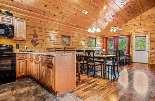Pigeon Forge Cabina | Cinematic Splash: Cabina Smoky Mtn POOL con SALA DE TEATRO!