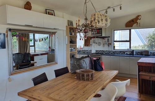 Piha Casa | Piha Beachfront Sunset and Surf Watch!