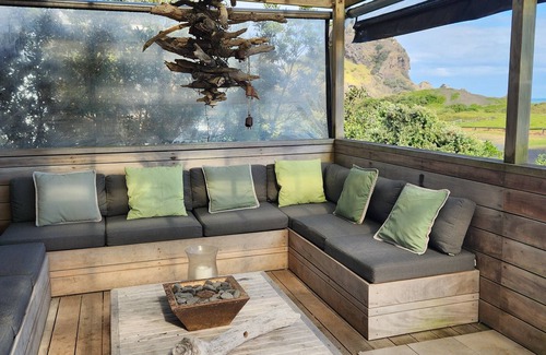 Piha Casa | Piha Beachfront Sunset and Surf Watch!
