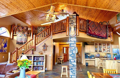 Woodland Park Casa | Phenomenal Vista de Pikes Peak En Amplio Mountain Lodge