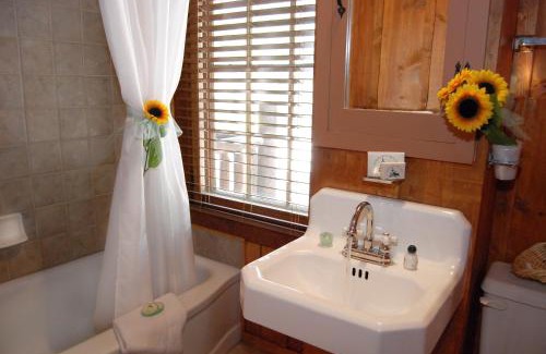 Cascade Casa | Pikes Peak Guest Cabin at Rocky Mountain Lodge