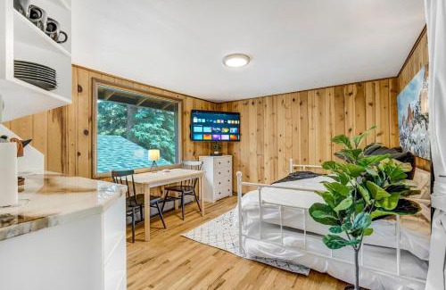 Cascade Casa | Pikes Peak Stone Cottage - Hot Tub & Game Room
