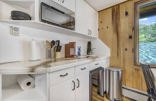 Cascade Apartamento | Pikes Peak Stone Cottage | Hot Tub & Game Room