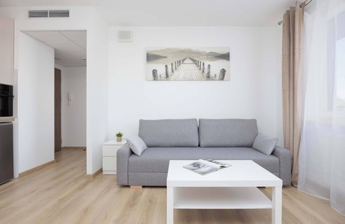Ursynow Apartamento | Pileckiego 59 | Air Conditioned Apartment | Desk