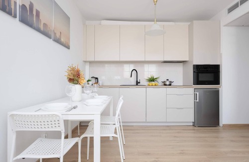 Ursynow Apartamento | Pileckiego 59 | Air Conditioned Apartment | Desk