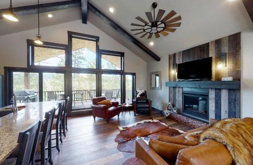 Deadwood Casa | Pillar Peak Perch