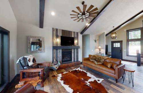 Deadwood Casa | Pillar Peak Perch