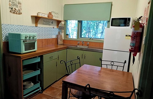 Kalimna Casa | Pillowood Cottage (1Queen+2Twins) & Wood Stove