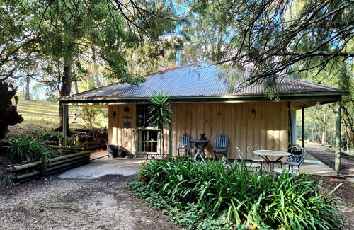 Kalimna Casa | Pillowood Cottage (1Queen+2Twins) & Wood Stove