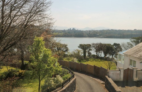 Menai Bridge Casa | Pilots Loft